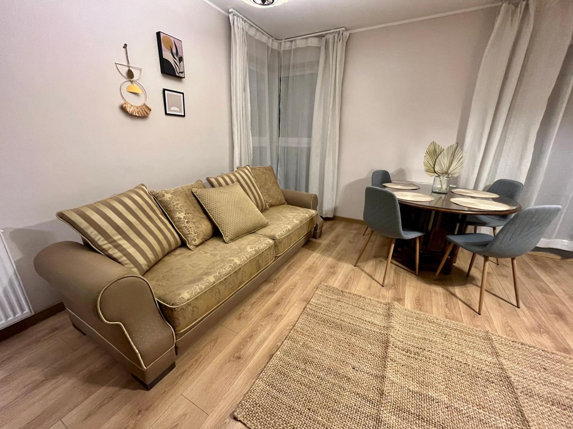 Oldtown Retro Apartment By Marina With Balcony For 6 People غدانسك المظهر الخارجي الصورة