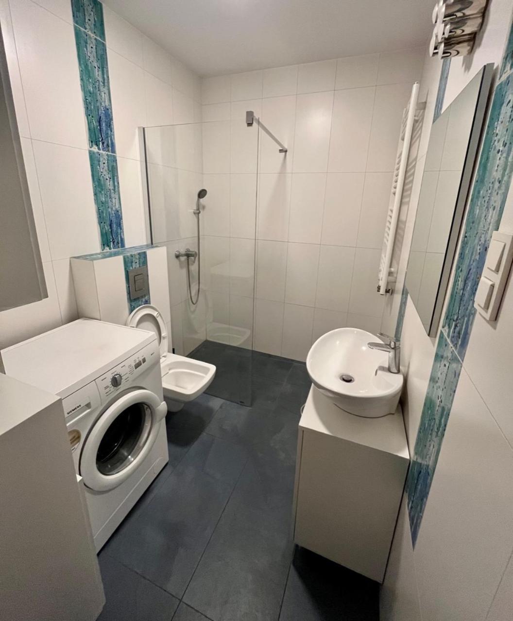 Oldtown Retro Apartment By Marina With Balcony For 6 People غدانسك المظهر الخارجي الصورة
